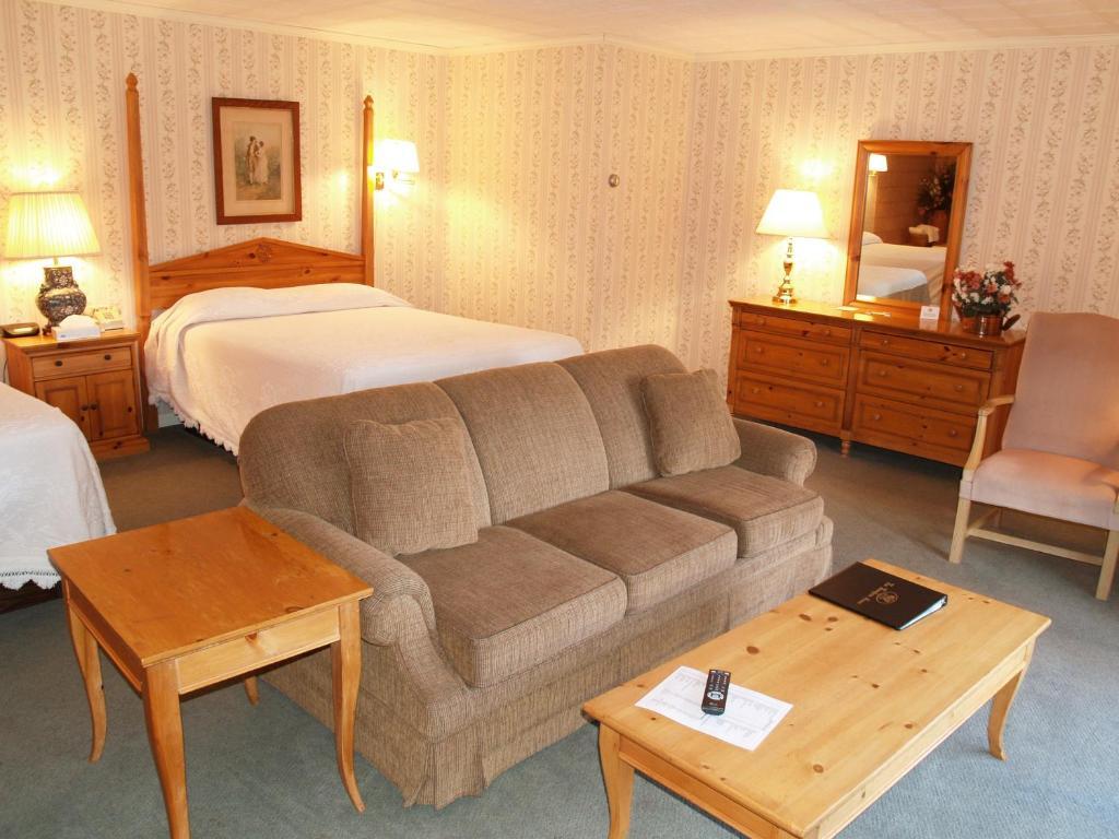 The Thompson House Hotel Windham Room photo