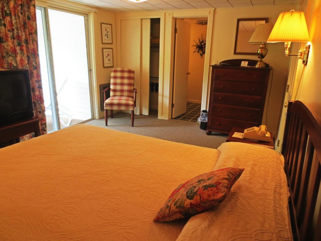 The Thompson House Hotel Windham Room photo